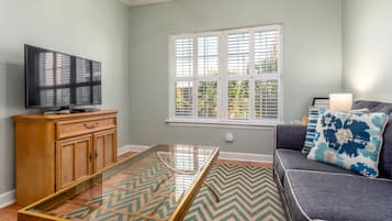 Condo, 2 habitaciones | Área de sala de estar