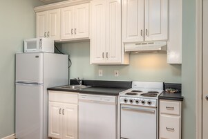Condo, 2 Bedrooms | Private kitchen | Fridge, oven