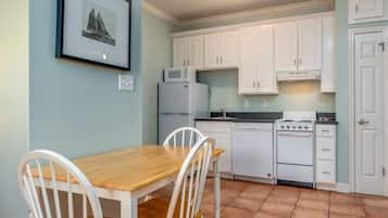 Condo, 2 Bedrooms | Private kitchen | Fridge, oven