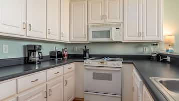 Condo, 2 Bedrooms | Private kitchen | Fridge, oven