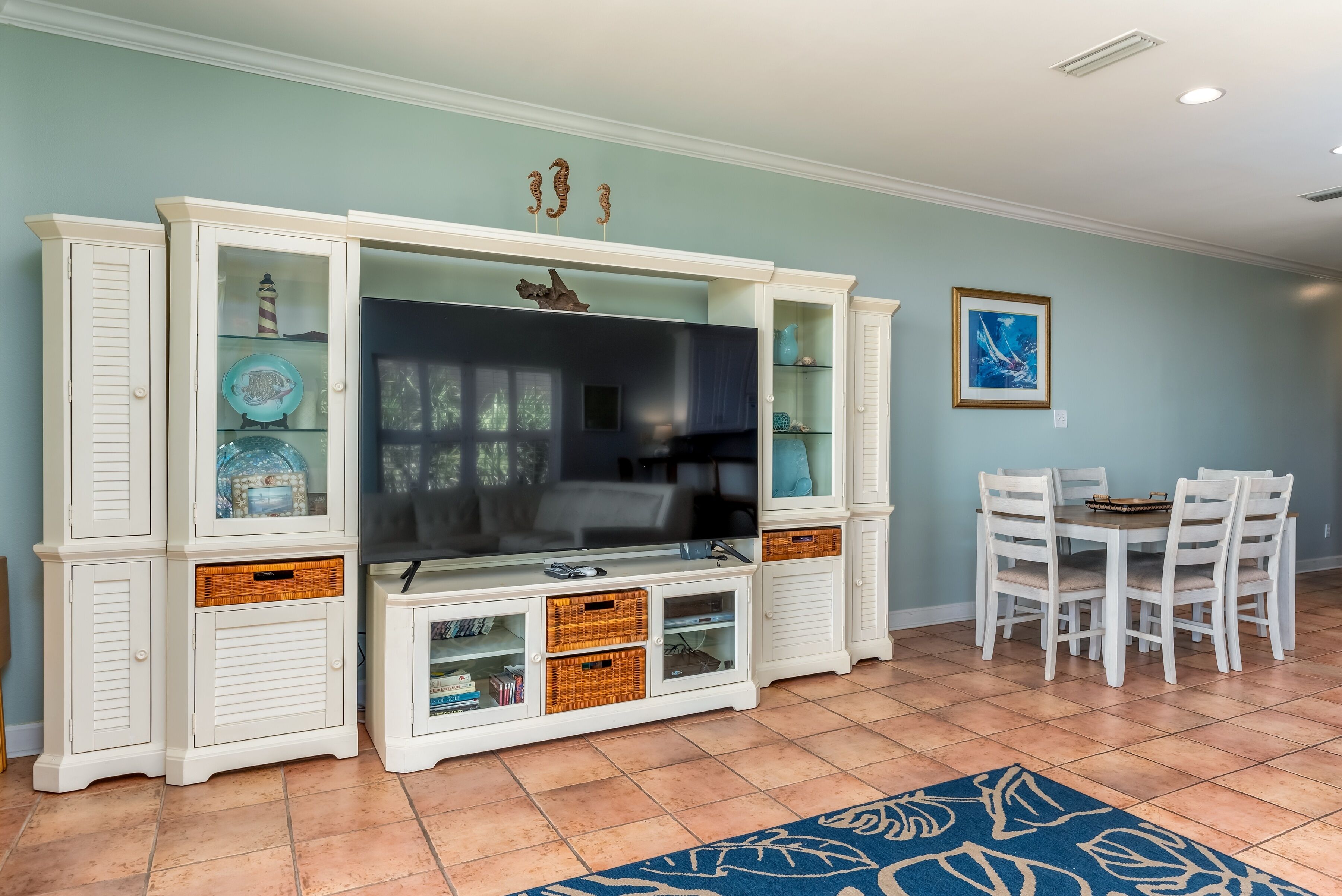 Condo, 2 Bedrooms | Living area