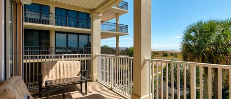 Condo, 2 Bedrooms | Property grounds