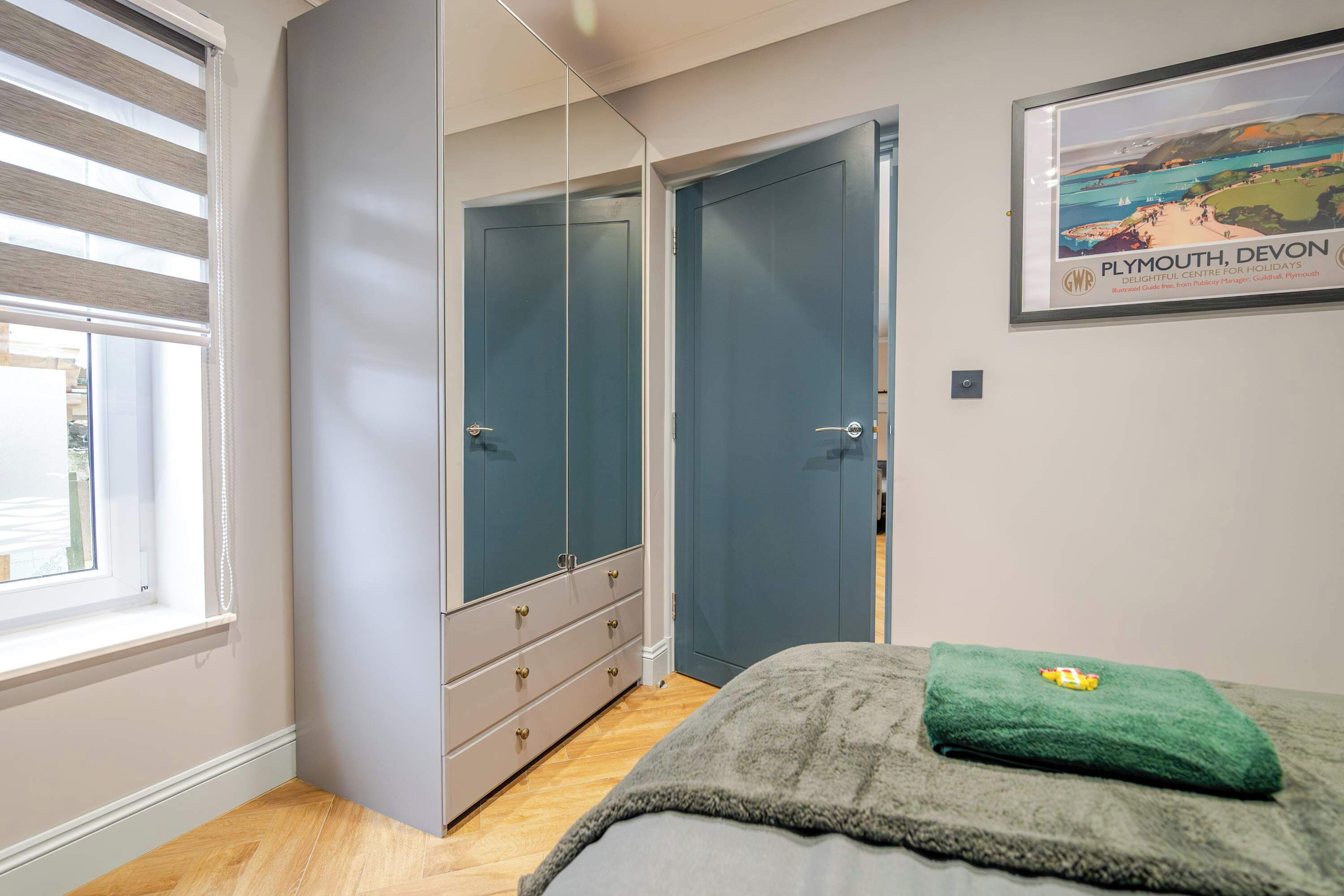 1 bedroom, desk, iron/ironing board, WiFi