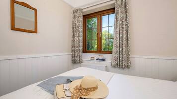 Cottage | 1 bedroom, free WiFi, individually decorated, individually furnished