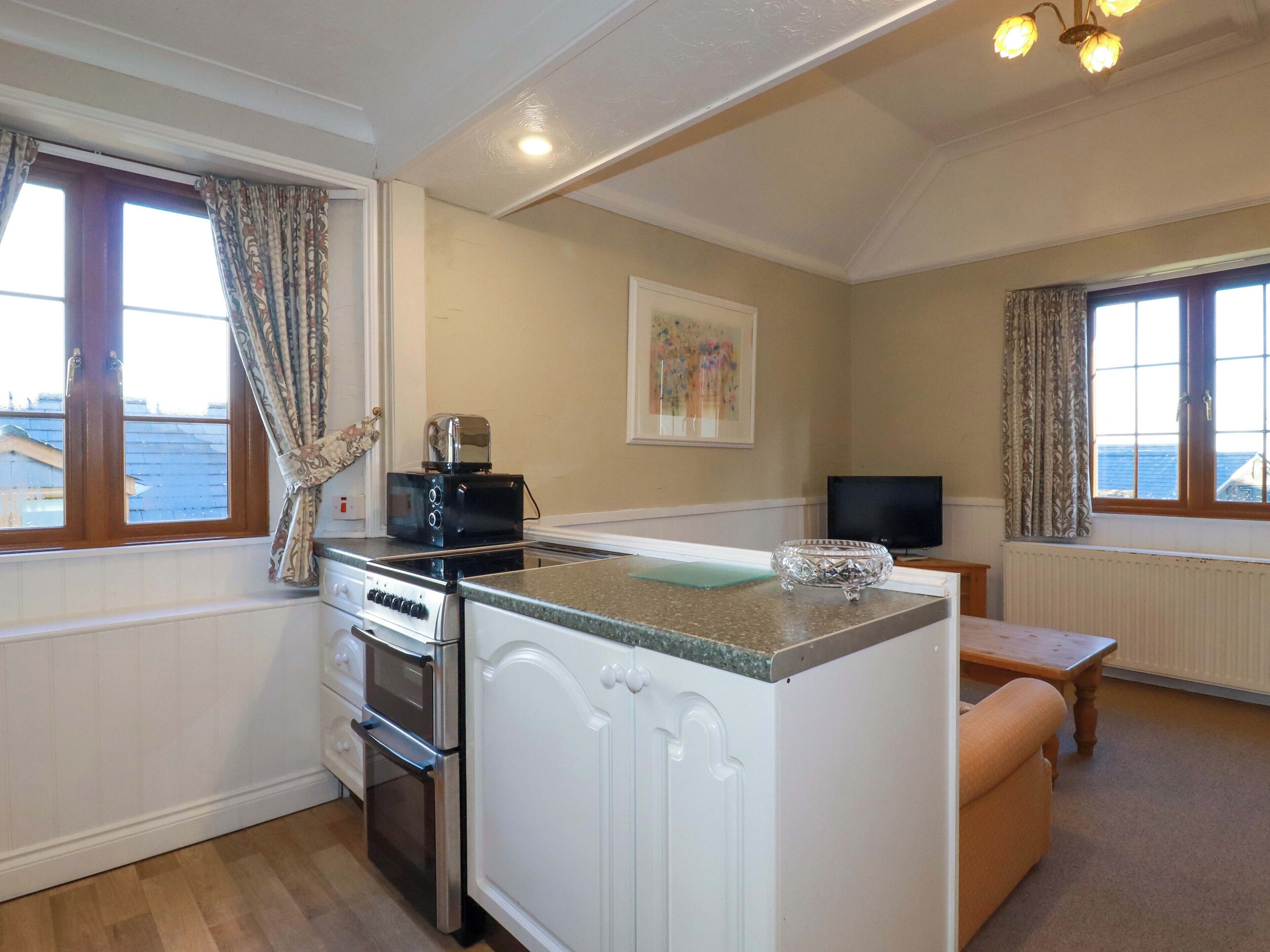 Keittoastiat/astiat/ruokailuvälineet