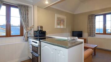 Keittoastiat/astiat/ruokailuvälineet