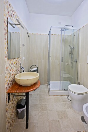 Double Room, Garden View | Bathroom | Shower, hair dryer, towels, soap - VERDELIA (Curti)