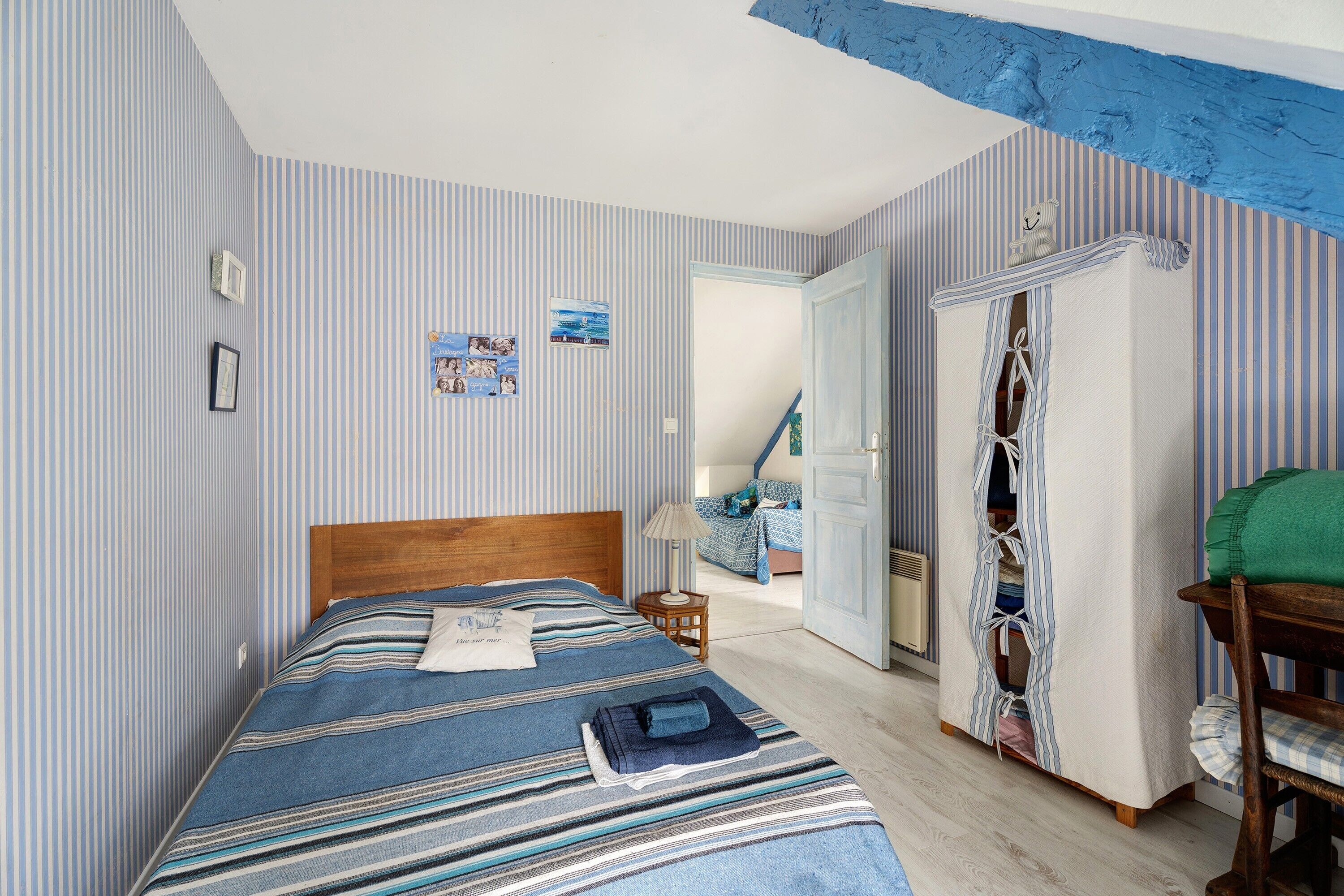 5 chambres, fer et planche à repasser, Wi-Fi, draps fournis