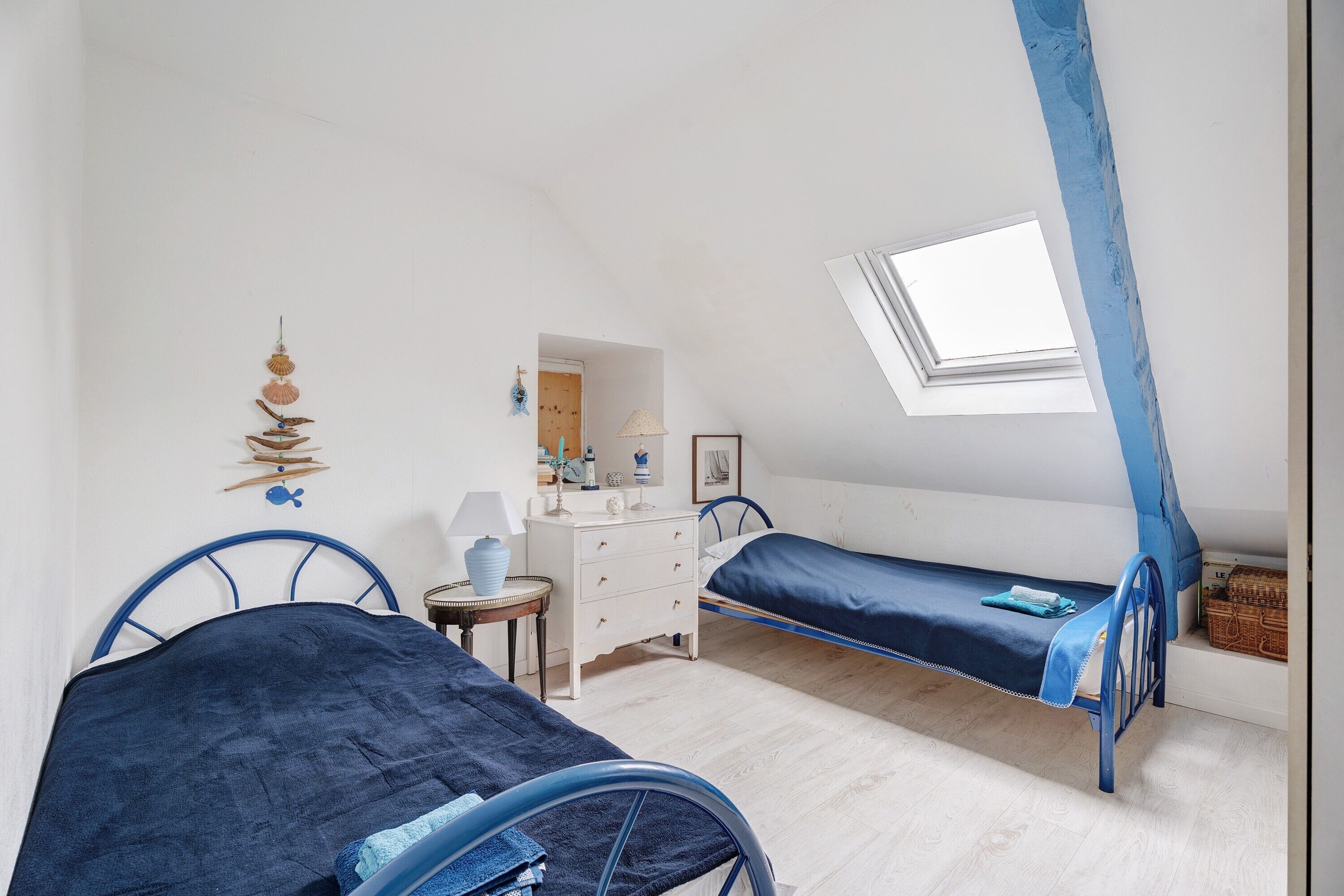 5 chambres, fer et planche à repasser, Wi-Fi, draps fournis