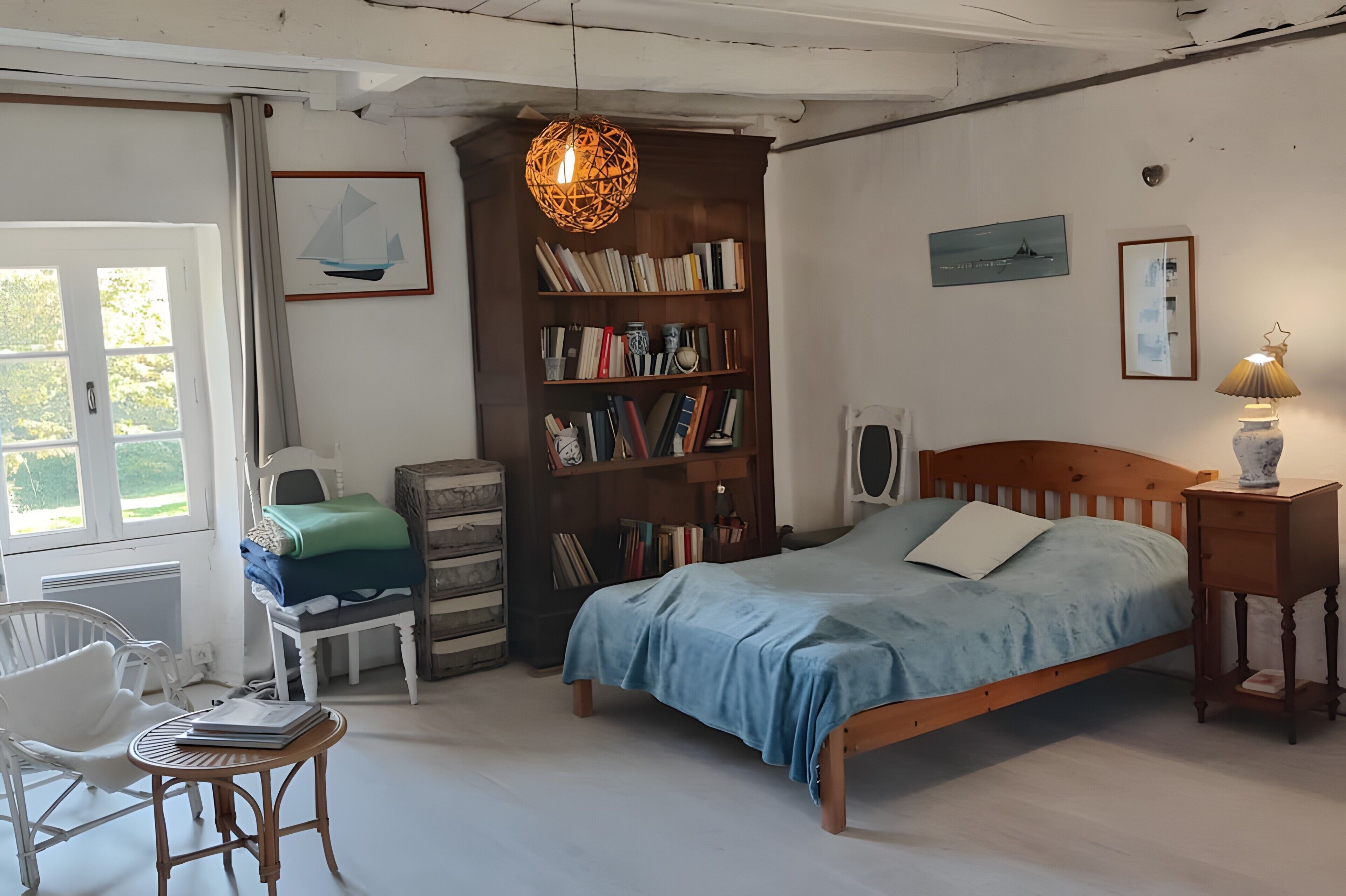 5 habitaciones, tabla de planchar con plancha, wifi y ropa de cama 