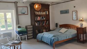 5 habitaciones, tabla de planchar con plancha, wifi y ropa de cama