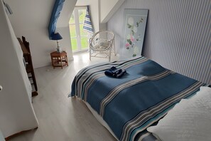 5 bedrooms, iron/ironing board, WiFi, bed sheets - Spacious Family Home with Private Terrace, Garden & Wi-Fi in Saint Lormel (Saint Lormel)