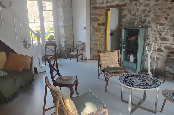 Interior - Holiday Home 'Grande Maison Familiale' with Private Terrace, Private Garden and Wi-Fi (Saint Lormel)