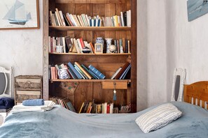 5 slaapkamers, een strijkplank/strijkijzer, wifi, beddengoed