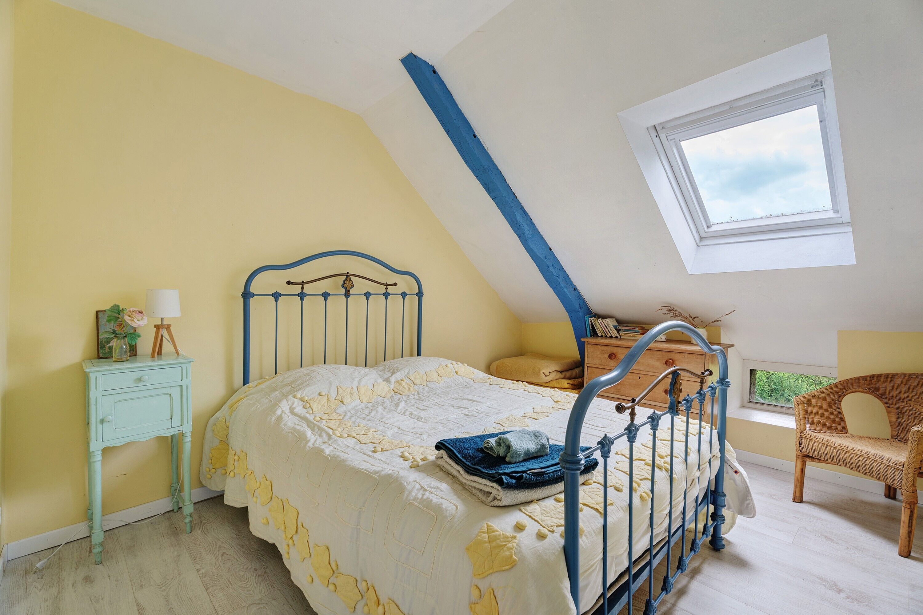 5 habitaciones, tabla de planchar con plancha, wifi y ropa de cama 