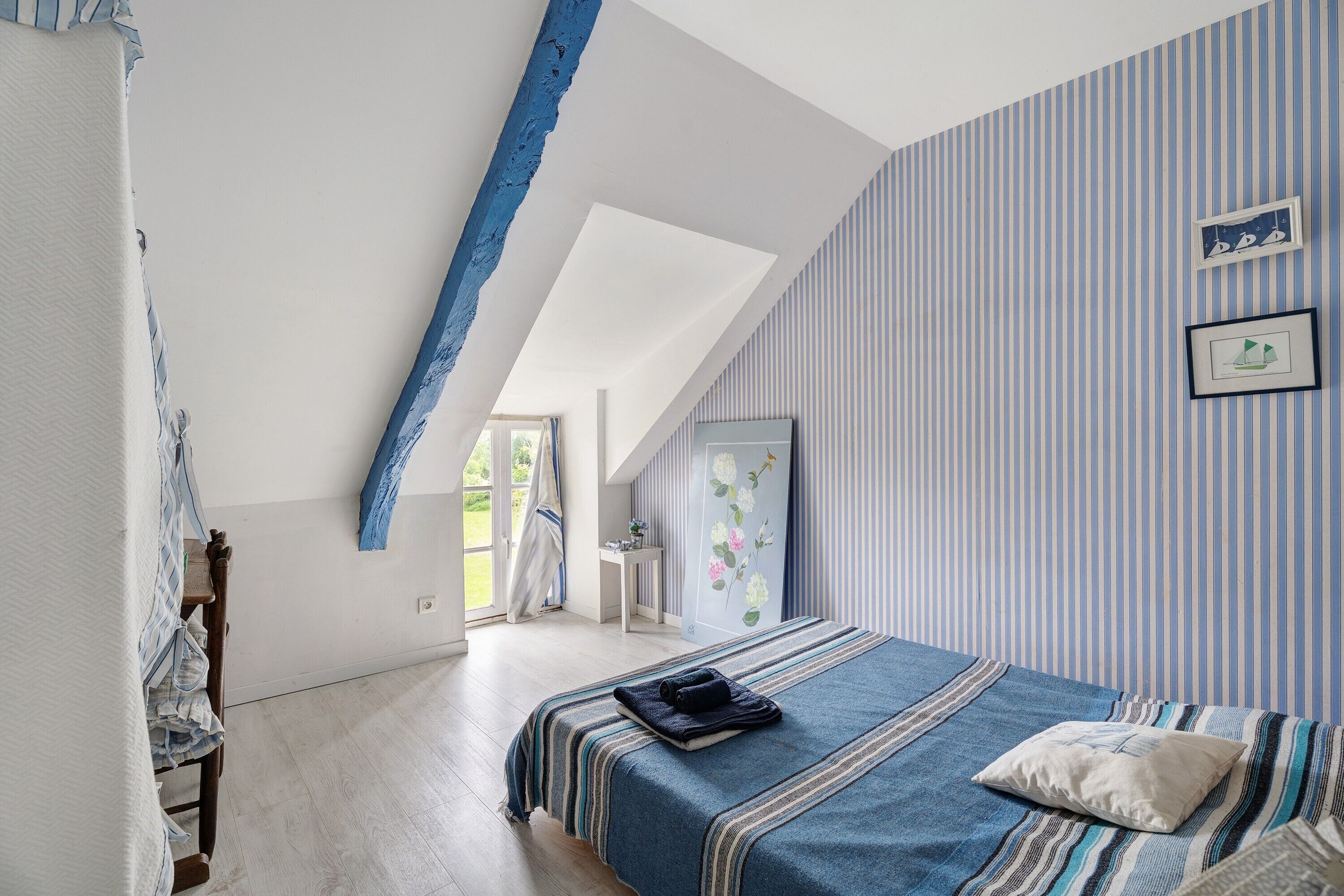 5 chambres, fer et planche à repasser, Wi-Fi, draps fournis