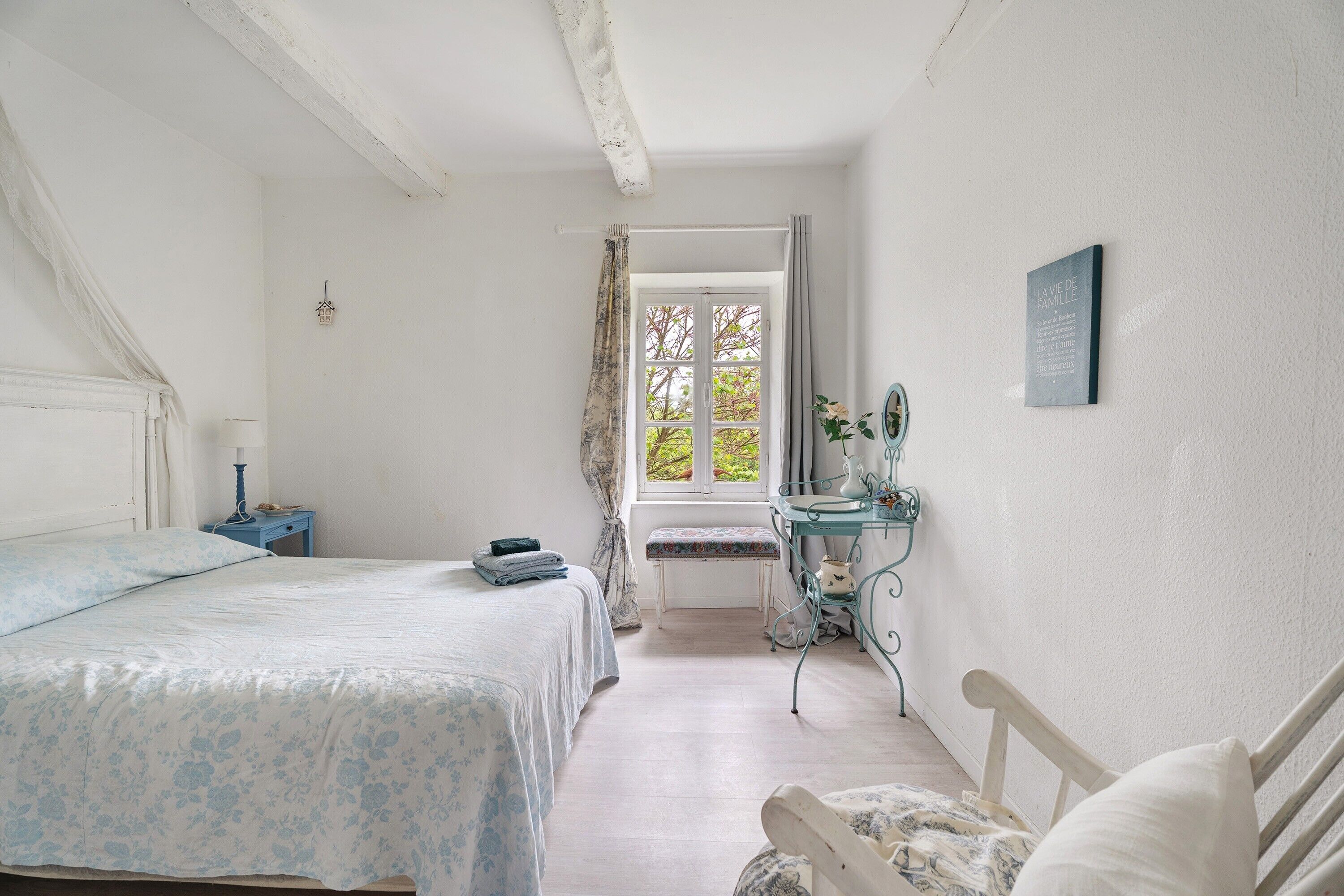 5 slaapkamers, een strijkplank/strijkijzer, wifi, beddengoed