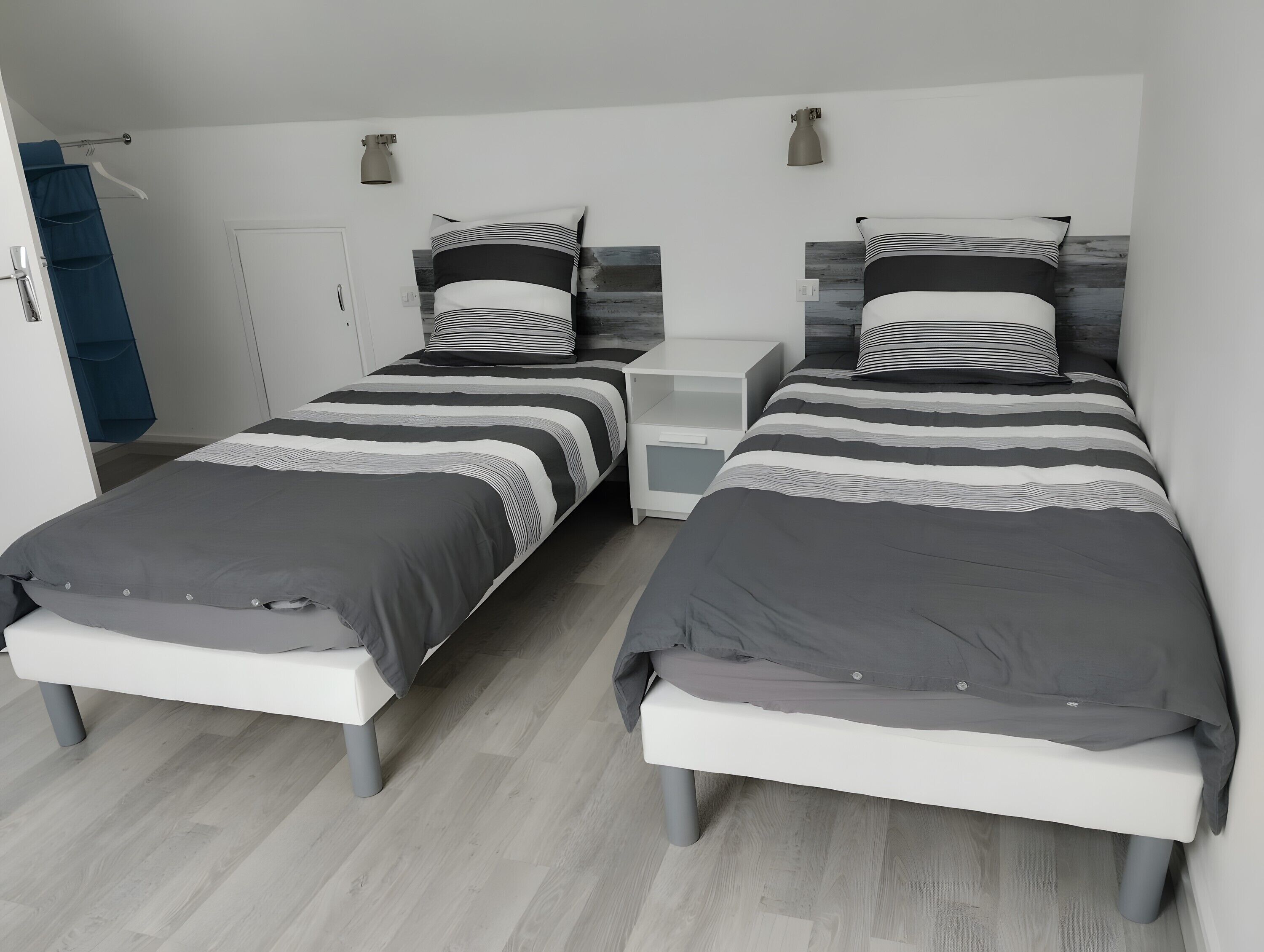 Ferros/tábuas de passar roupa, Wi-Fi, roupa de cama