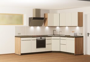 Kühlschrank, Mikrowelle, Ofen, Herdplatte