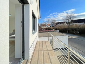 Property grounds - Apartment '5' with Private Terrace, Shared Garden and Wi-Fi (Ichenhausen)