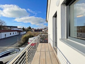 Property grounds - Apartment '5' with Private Terrace, Shared Garden and Wi-Fi (Ichenhausen)