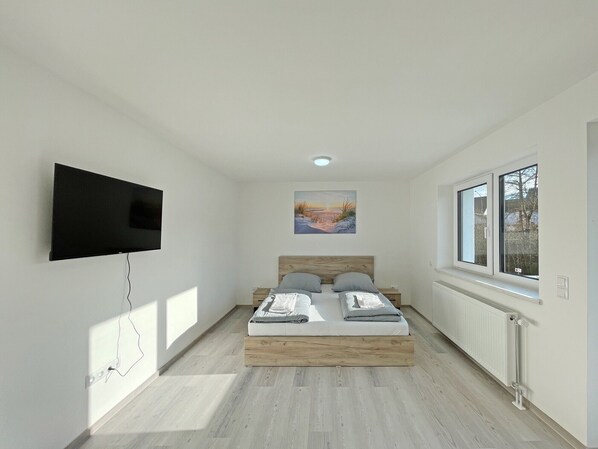 Room - Apartment '5' with Private Terrace, Shared Garden and Wi-Fi (Ichenhausen)