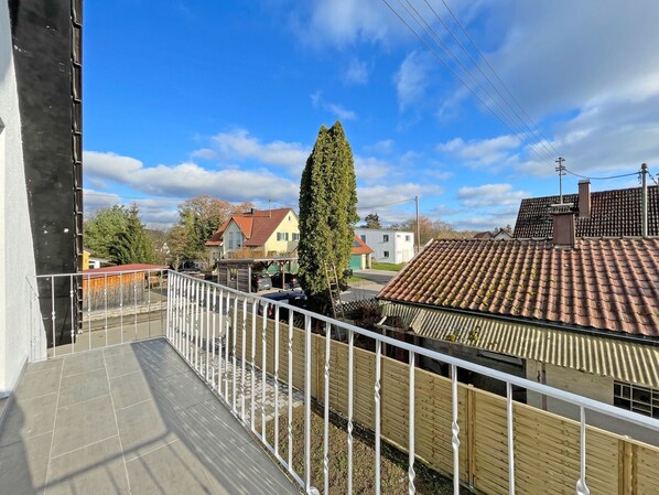 Property grounds - Apartment '6' with Private Terrace, Shared Garden and Wi-Fi (Ichenhausen)