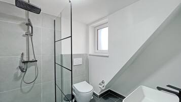 Doccia, asciugacapelli, asciugamani