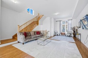 TV - Ravine Crest Townhome | 3 Bedroom (Richmond Hill)