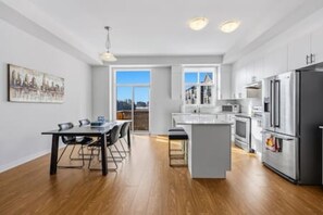 Microwave, oven, stovetop, dishwasher - Ravine Crest Townhome | 3 Bedroom (Richmond Hill)