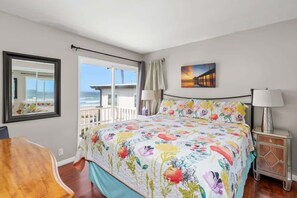 Tabla de planchar con plancha, cuna de viaje, wifi y ropa de cama