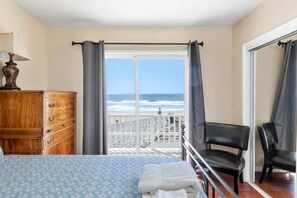 Tabla de planchar con plancha, cuna de viaje, wifi y ropa de cama