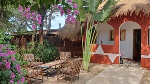 Quarto triplo, varanda, vista para o jardim | Terraço/pátio