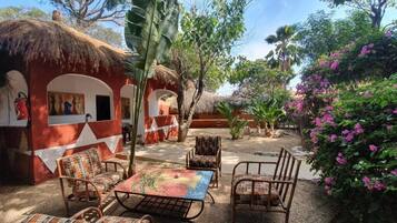 Tremannsrom, terrasse, hageutsikt | Terrasse/patio