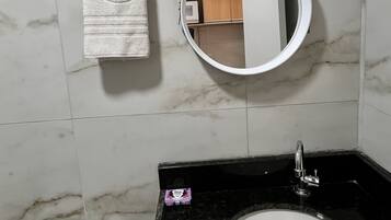 Standard Apartment | Bathroom | Shower, hair dryer, towels