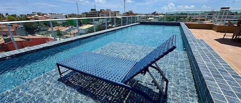 Hồ bơi ngoài trời