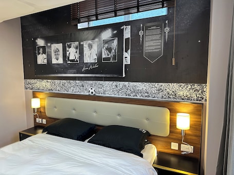 Luxury Suite, 1 King Bed, Non Smoking, Ensuite | In-room safe, individually decorated, desk, laptop workspace