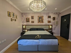 مكتب ومساحة عمل للكمبيوتر المحمول وواي فاي مجانًا