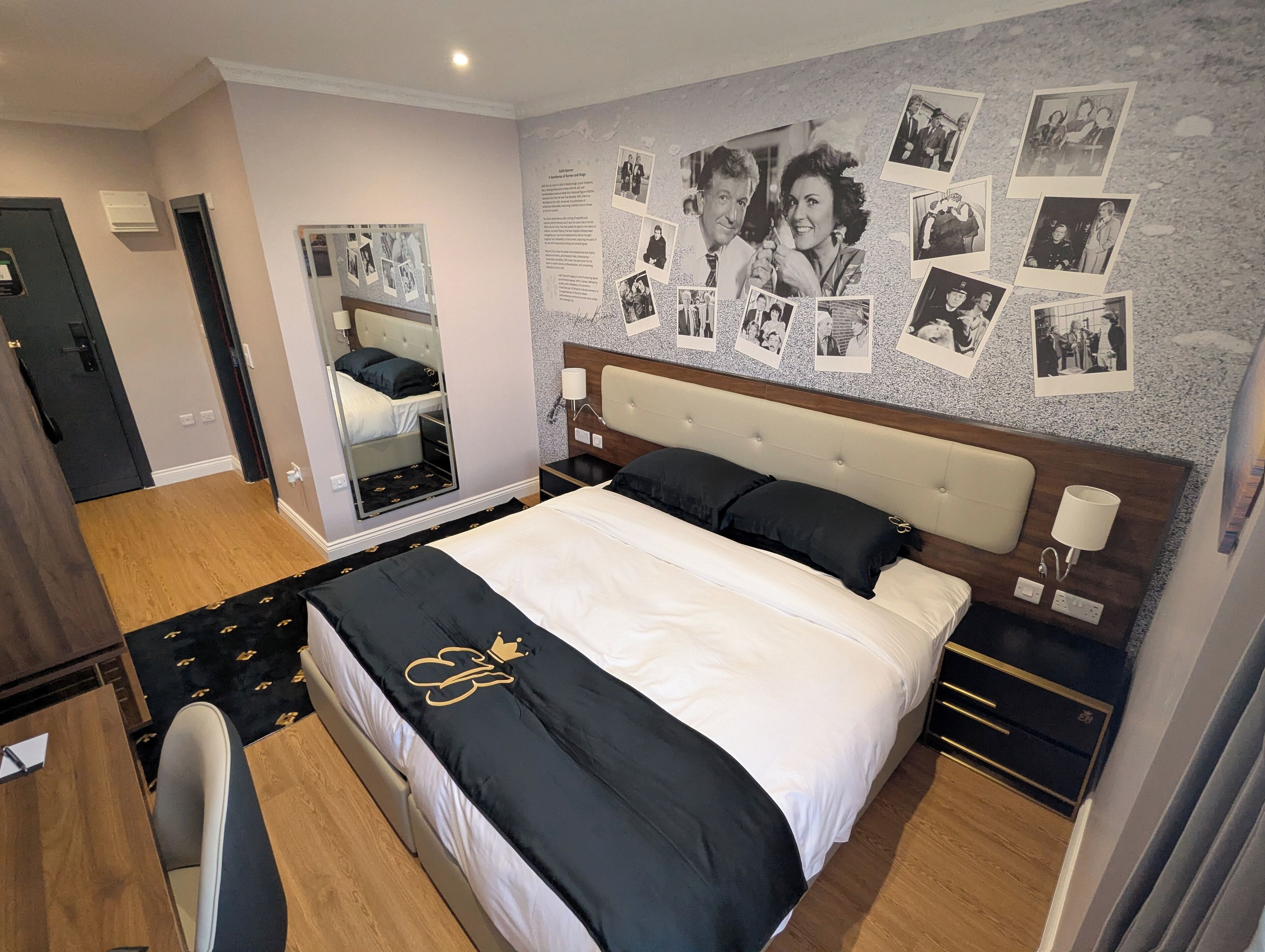 Luxury Suite, 1 King Bed, Non Smoking, Ensuite | In-room safe, individually decorated, individually furnished, desk