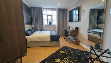 Luxury Suite, 1 King Bed, Non Smoking, Ensuite | In-room safe, individually decorated, individually furnished, desk