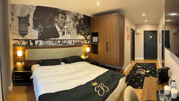 Lyxsvit - 1 kingsize-säng - icke-rökare - utsikt mot staden | Värdeförvaringsskåp på rummet, individuell inredning och unika möbler