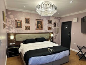 Standard Room | Desk, laptop workspace, free WiFi - Empress Building (Doncaster)