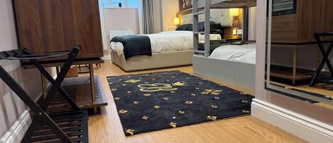 Luxe suite, 1 kingsize bed, niet-roken, uitzicht op de stad | Een kluis op de kamer, individueel gedecoreerd, individueel gemeubileerd