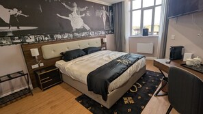 Standard Room | Desk, laptop workspace, free WiFi - Empress Building (Doncaster)