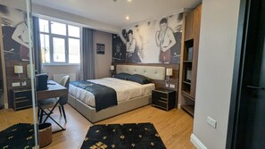 Standard Room | Desk, laptop workspace, free WiFi - Empress Building (Doncaster)