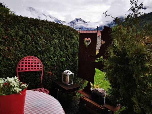 Property grounds - Apartment 'Allgäu Fewo Hüttenflair Bergblick' with Mountain View, Private Terrace and Wi-Fi (Bad Hindelang)