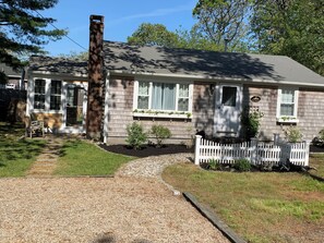 Exterior - Charming 2-Bedroom Beach Retreat with Sun Porch (West Dennis)