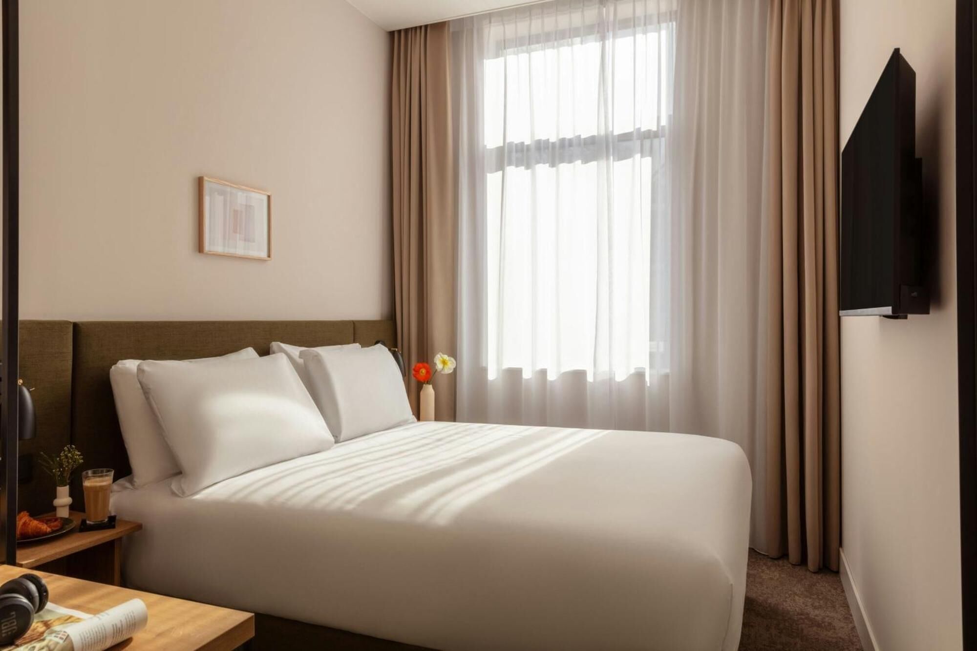 Comfort Double Room, 1 Queen Bed | In-room safe, desk, blackout drapes, free WiFi