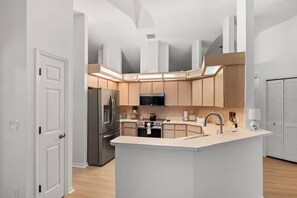 Private kitchen - Entire home in Palm Coast, Florida (Palm Coast)