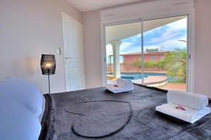 Iron/ironing board, WiFi, bed sheets - Luxury Family Villa for 6 with Private Pool & Ocean View (Petite-Île)